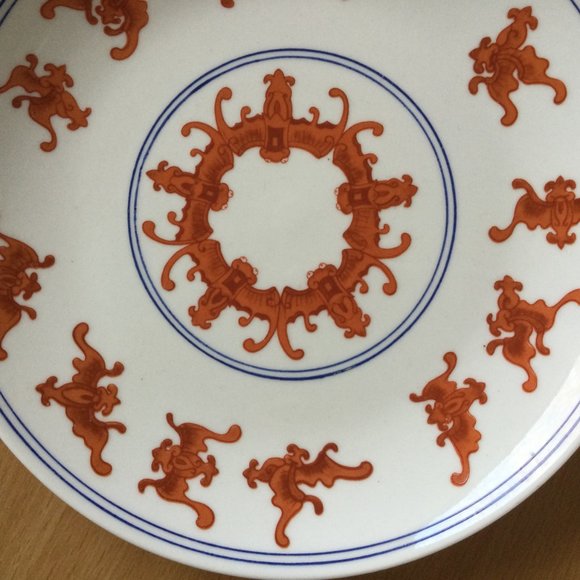Chinese porcelain display plate reproduction wall hanging rusty red bats lucky - Picture 3 of 5